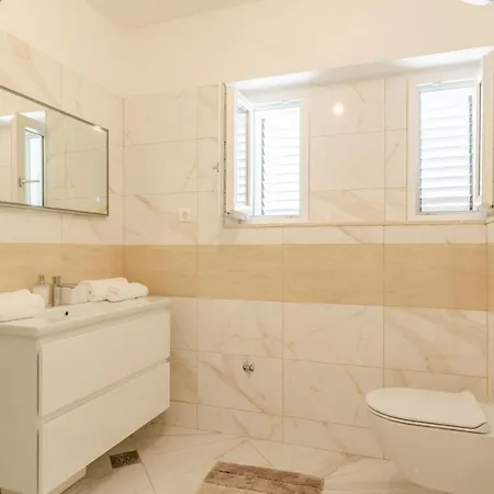 Family Friendly Seaside Orebic, Peljesac - 4537 Apartment