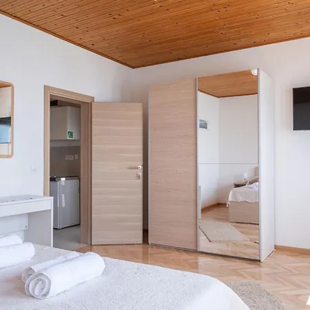 Family Friendly Seaside Orebic, Peljesac - 4537 Apartment